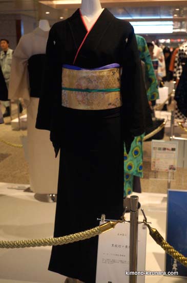 華やかな帯と伊達衿で、黒紋付（喪服）を礼式に！ | キモノ－着るなら.com