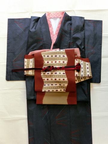 着物のコーディネート　紺の紬に染めの名古屋帯