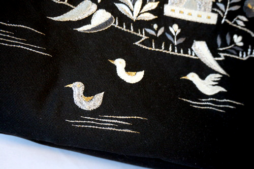 鳥の刺繍