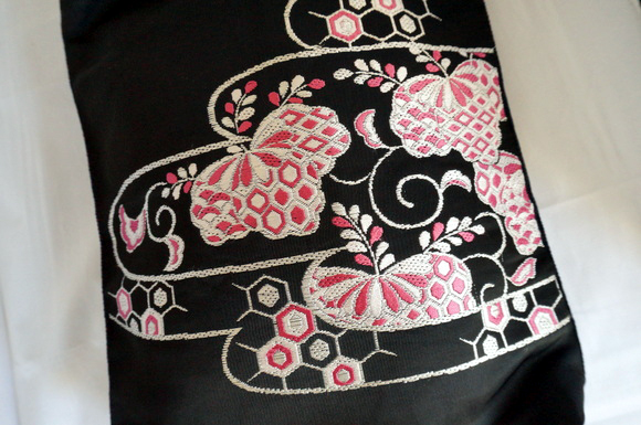 濃紺地　ピンク刺繍